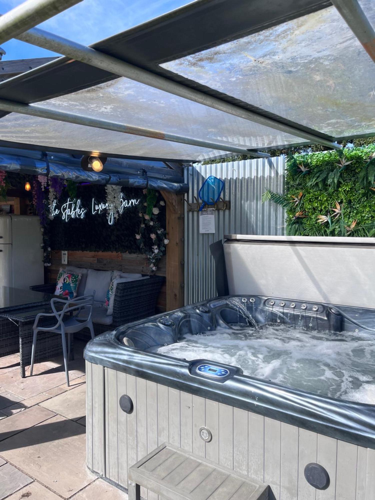 The Stables Luxury House With Hot Tub Apartment York Bagian luar foto
